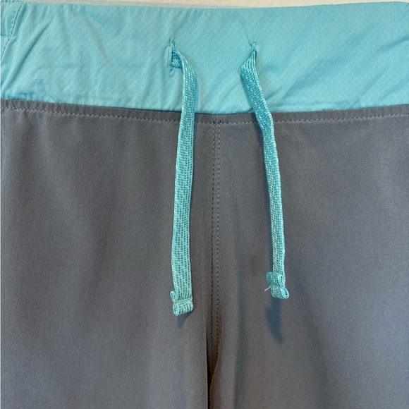 Patagonia Women's Gray and Teal Athletic Shorts - Picture 4 of 8